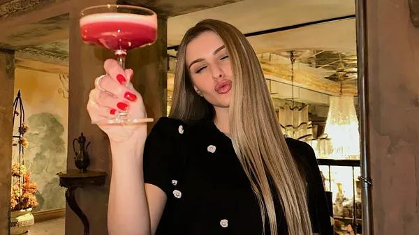 Роскошная ведущая Руха показала, какое настроение у нее вызывает работа с командой – и это неудивительно