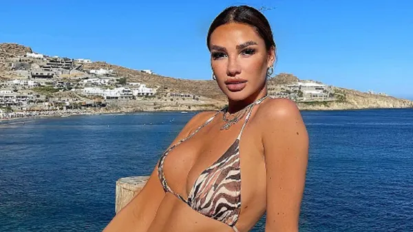 Гаряча колишня одноклубника Миколенка в білому вбрані затьмарює світ – розкішні кадри