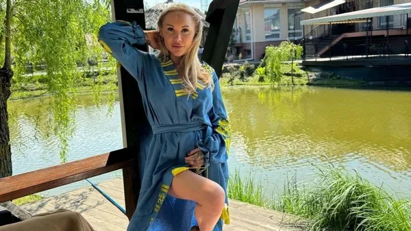 Гламурна Морозюк показала колоритний відпочинок у будинку за містом – від стриптизу до окрошки