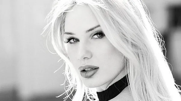 "Дозволяю дарувати квіти – на похорон шлюбу": Зубкова просить не травити чоловіка після зради