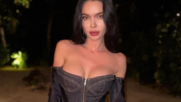 "Вау, какая ты секси": экс-возлюбленная Кравца сводит с ума фанатов – откровенный лук