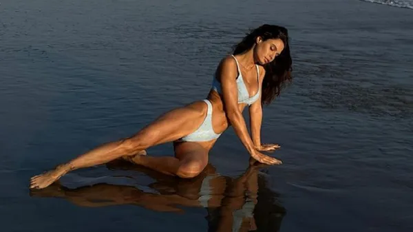 Красивая финтес-тренерша взорвала интернет идеальными формами и завидным загаром – видео