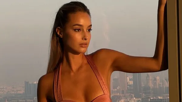 Найгарячіша пасія екс-форварда збірної Італії подражнила зухвалим образом без бюстгальтера – гаряче