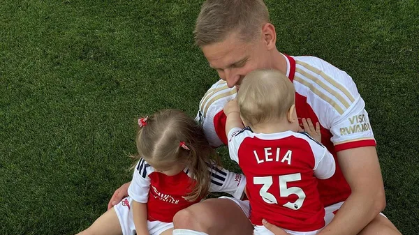 Зворушує: Зінченко в Англії зробив відверту заяву – показав потрійну дівочу підтримку