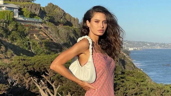 Дивовижна фітнес-тренерка приголомшила ідеальними формами – зробила підпал в мережі