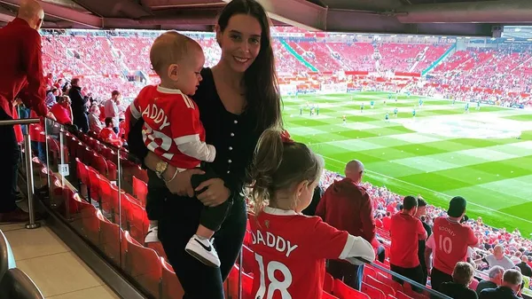 Лидер МЮ шокирует: Любимая платила за мой кофе и работала на двух работах, чтобы водить меня в кино