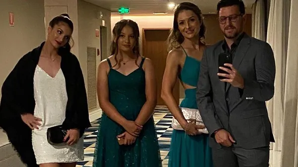 Бывшего лидера Шахтера не узнать – поужинал с легендами, а все задаются вопросом, кто он