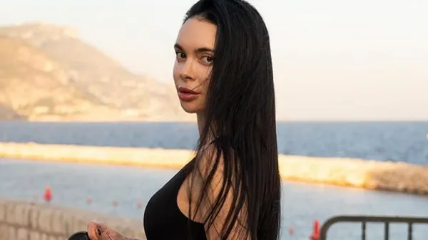 Вогняна екс-жона Кравця засвітила свою випивку за кермом – довелося видаляти