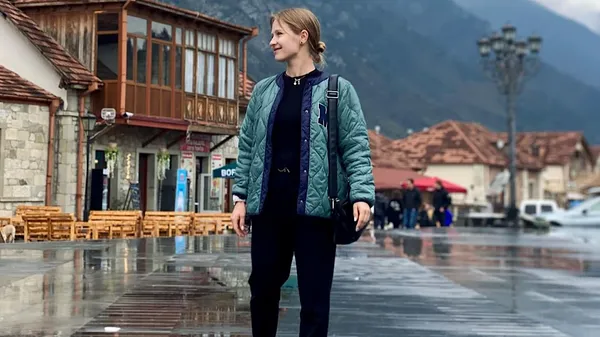 "Падружаня в гости": арбитр УПЛ столкнулась со змеей возле своего дома – выдержка на уровне