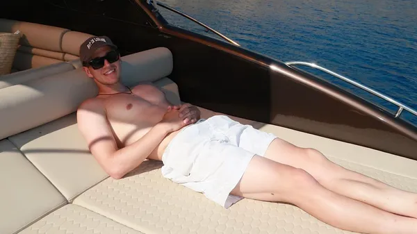 "А что по рыбе?": Ярмолюк в компании Миколенко ловит рыбу в Греции – его травит Вацко