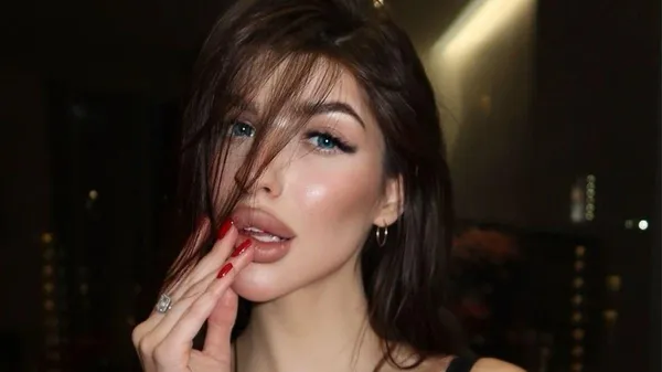 Грація кішки: неперевершена дівчина Очеретька зводить з розуму фанів – футболіст залишив вогник