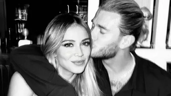 Гаряча репортерка з невдахою київського фіналу ЛЧ ніжаться під променями сонця – вогняна відпустка