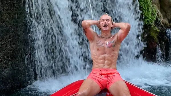 Мудрик став моделлю, примірявши форму тріумфаторів – особлива відзнака українця