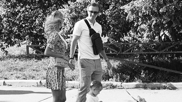 "Муж запретил так ходить": жена защитника Шахтера прячет соски наклейками – ревность Конопли