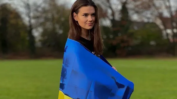 Збірна України їде на матч у гості до Лободи – красуня-ведуча розкрила всі секрети