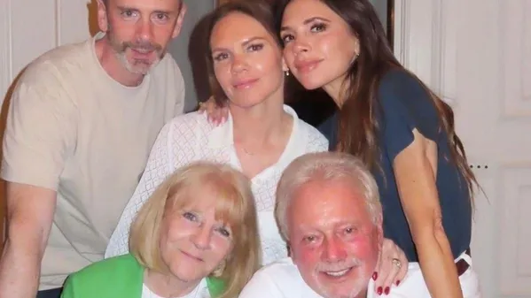 "Мы любим тебя": Виктория Бекхэм искренне поздравила своего папу с днем рождения – фото с внуками