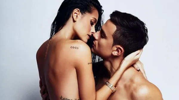 Сексапільна любка чемпіона світу приміряла образ без бюстгальтера – запаморочила голову