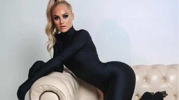 Самая горячая футболистка мира показала, как финтит с мячом в сексуальном купальнике – фото