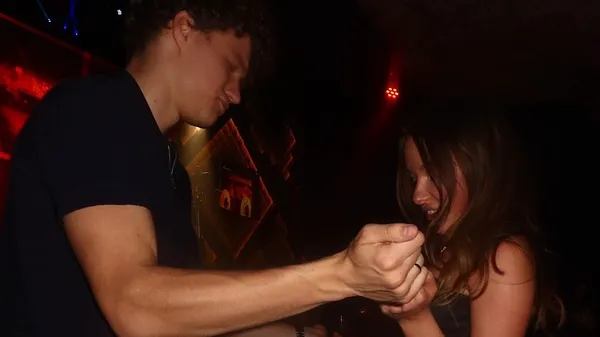 Съемка дня: жена универсала Динамо в мини-юбке задрала ногу и сделала фото🔥