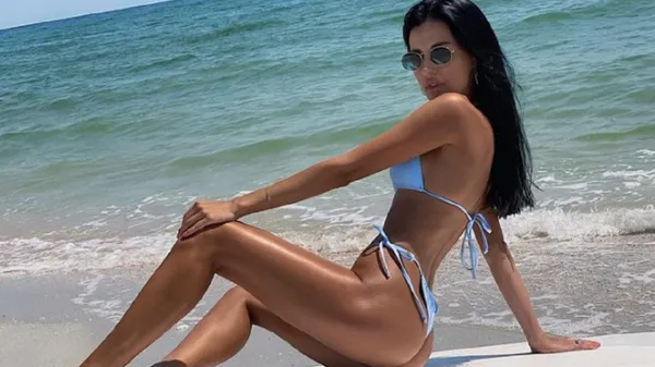 Спекотна дружина українського футболіста оголила соковиті сіднички – провокативні фото