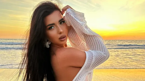 "Їхали в ресторан, а опинилися на яхті": вона обожнює спорт та шоколад – і нічого не боїться!