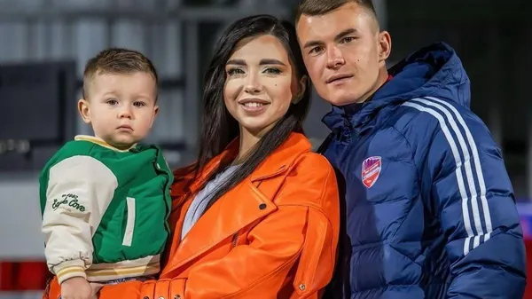 Секрет перемоги: родина Кочергіна черговий раз пекельно вболіває за футболіста – чоловіку пощастило