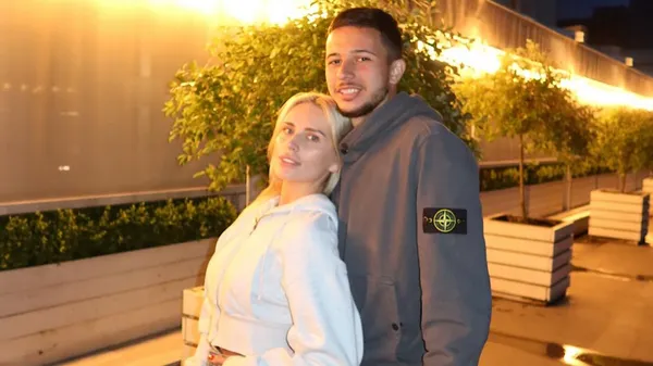 "Держал челюсть и язык": Волошин спас девушку в центре Киева – потеряла сознание на дороге