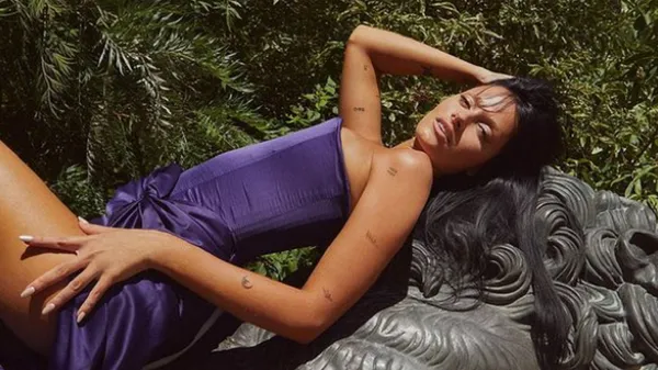 Удивительная пассия чемпиона мира потрясла пышным бюстом на камеру – соблазняет фанов персиком