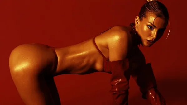 Безсоромна любка екс-зірки Барси знову зробила це – завела в глухий кут епатажним фото