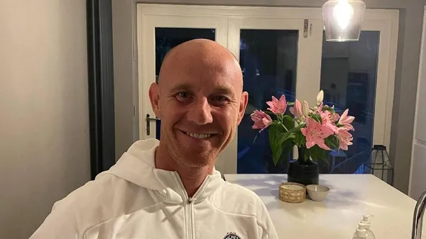 Легенда МЮ с очаровательной дочерью на красной дорожке: ему грозит тюрьма, потому что сломал ногу байкеру