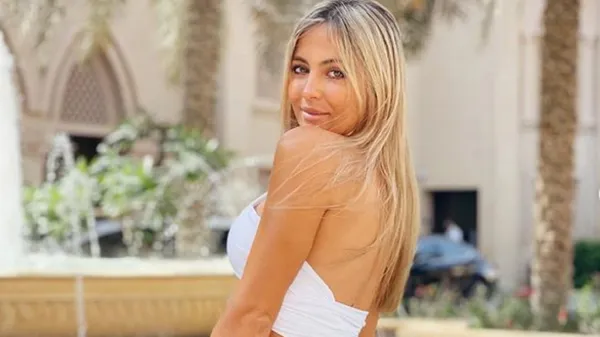 Сексапільна улюблениця чемпіона світу з футболу показала фігуру мрії – дражнить фанів