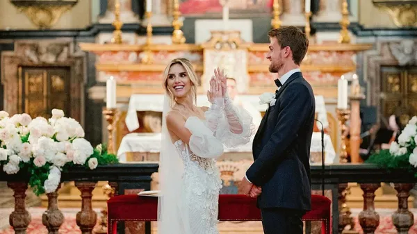 Многократный чемпион наконец-то женился – сексапильная журналистка популярнее футболиста