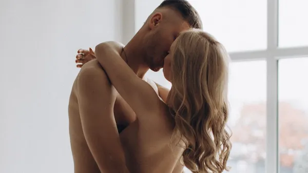 Український футболіст, якого кликали в Європу, полюбляє еротичні фотосесії з коханою – дуже гарячі