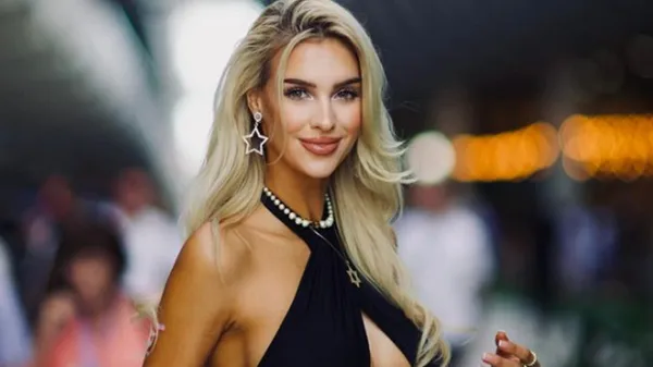 Приголомшлива фанатка американського футболу поїдає зухвалим поглядом – ідеальна фігура