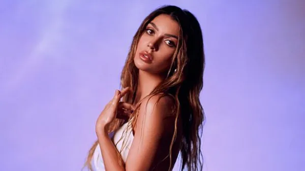 Неймовірна обраниця Яремчука покинула чоловіка та вирвалася в екстремальному міні на відпочинок