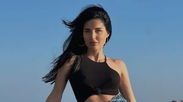 Син Третьякова натягнув майку на коліна та гризе яблуко – дружина зізналась, що теж так робила