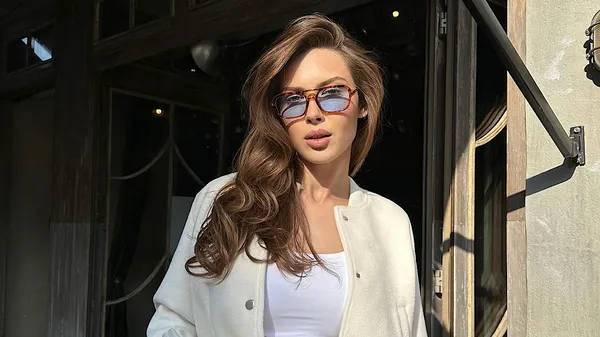 Танці в ледь помітній білизні від довгоногої обраниці хавбека Олександрії – оце так вигинається 😍