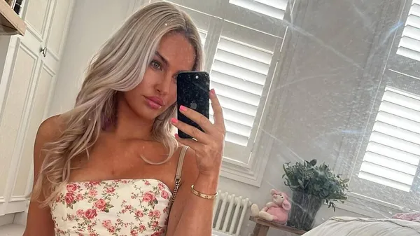 Гламурна гольфістка з'явилася перед фанами із цигаркою в зубах: "Я її новий фанат"