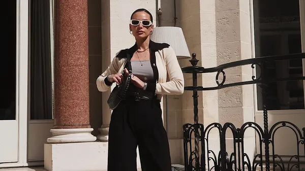 "Нарешті знайшла сонце": дочка легенди Челсі звабила вигинами свого тіла – надвідвертий купальник