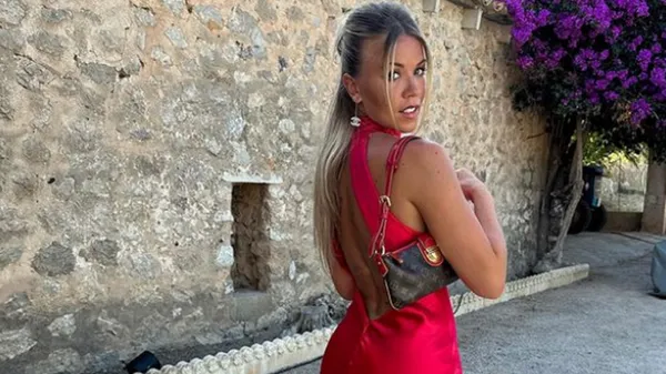 Приголомшлива донька легенди АПЛ повигиналася у сліпучому вбранні, через яке можна побачити все