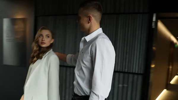 "Контроль потерян": защитник Руха занялся любовью со своей любимой в лифте – романтические кадры