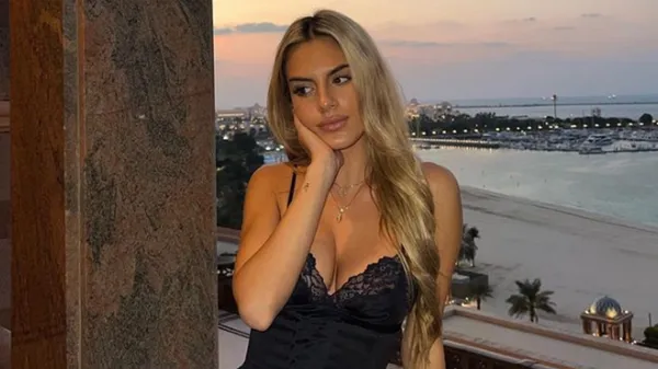 Очаровательная дочь Гвардиолы зажгла на королевской кровати – эффектные фото