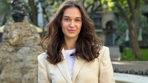 "Не могу без них": любка Брагару в Греции совсем не скучает – футболист с Ротанем во Франции