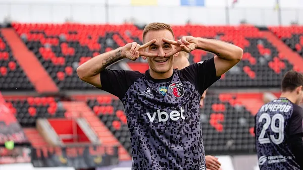 "Видео от военных мотивируют": хавбек УПЛ мог стать строителем, теперь мечтает о сборной Украины