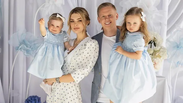 Батько року: танці Зінченка з дочкою, дівчачі зачіски та поцілунки – таким його мало хто бачив