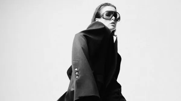 Неймовірна кохана гравця Динамо роздяглася на тлі дикої природи – фото естетичної насолоди