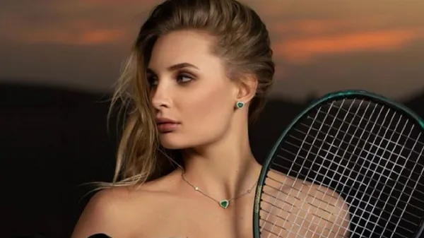 Ястремська заворожила привабливим образом посеред міста – бездоганна форма вражає