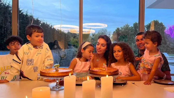 Джорджина роскошно поздравила сына Роналду с 14-летием: дорогие подарки