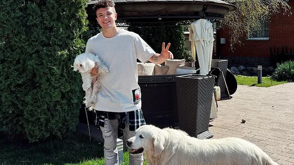 "Продав би свого власника": Костишин зажав смаколик домашьому улюбленцю – його найсумніший погляд😢