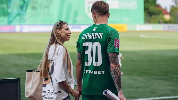 "Нуль емоцій": кохана екс-динамівця зробила йому дорогий подарунок – футболіст вирішує продавати